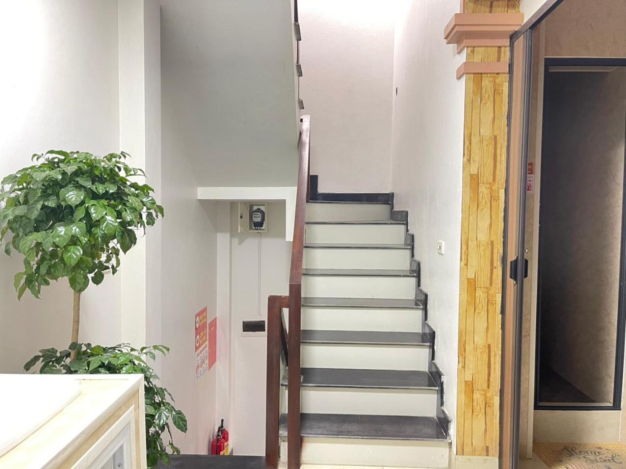 Nhat Sapa Hostel Экстерьер фото